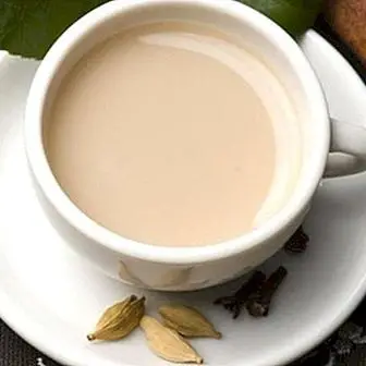 Juodoji arbata su migdolų pienu: receptas ir nauda