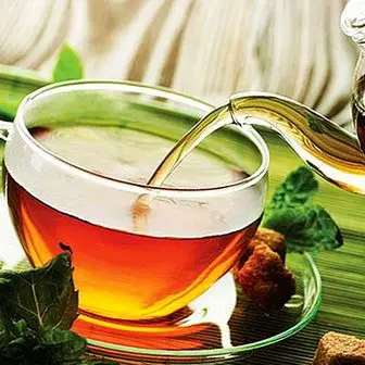 كيفية صنع الشاي منزوع الدسم (بدون الأنين)
