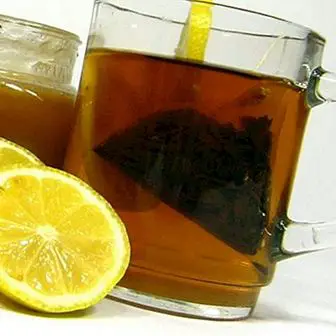 How to make honey and lemon as a throat remedy