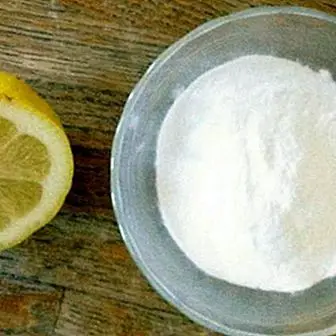 Bicarbonate and lemon to relieve heartburn and heartburn
