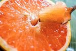 Hvordan lage en eksfolierende grapefruktmaske