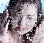 अपने चेहरे को ठंडे पानी और गर्म पानी से धोने के फायदे