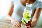 5 výhody pitnej vody s citrónom a uhorky každé ráno - zdravé tipy