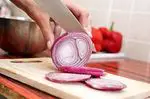 Płonenie i podrażnienie oczu, gdy kroimy cebulę i jak ich unikać - ciekawostki