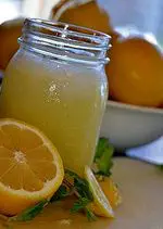 De voordelen van elke dag limonade drinken