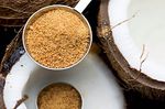 Gula kelapa: apa itu, manfaat, kontraindikasi dan penggunaan