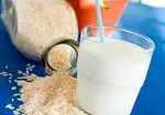 चावल का दूध: लाभ, गुण और नुस्खा