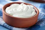 Fordeler og egenskaper av yoghurt