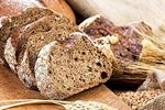Rozs kenyér: előnyök és 2 receptek otthon