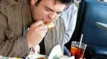Consequências para a saúde de comer como Adam Richman, de 'Crônicas carnívoras'