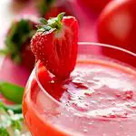 Gazpacho with red fruits: ideal for summer and rich in beta-carotene