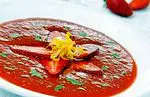 Strawberry gazpacho: resipi dan manfaat hidangan yang sesuai untuk musim panas