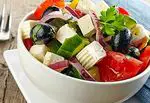 Saladas refrescantes: 4 receitas leves e de verão
