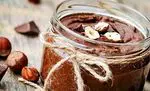 How to make your own healthier Nutella: with hazelnuts and chocolate