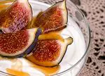 Йогурт з інжиром і медом: ідеальний десерт для цієї осені