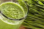 Forfriskende juice af salatknopper: opskrift og fordele