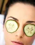 Cucumber for swollen and tired eyes: antibiotics remedy