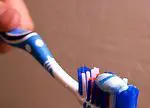 كيفية صنع معجون أسنان محلي الصنع